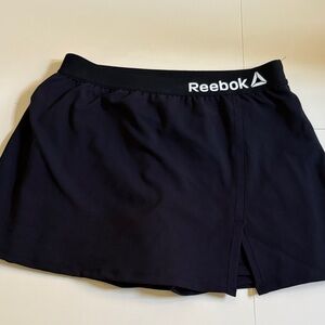 Reebok Black size small Performance Skirt with built in shorts like new